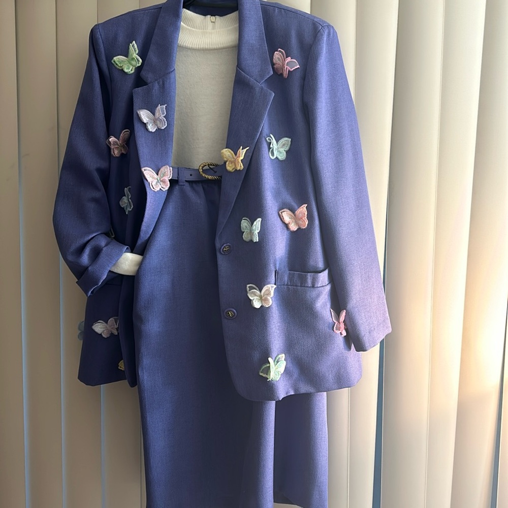 Vintage blazer with pencil skirt.